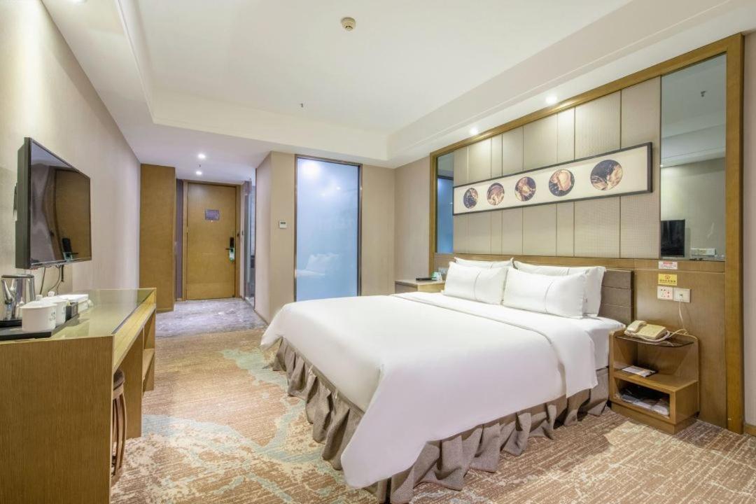 Lnsail Hotel Shenzhen Luohu Port Railway Station Exterior photo